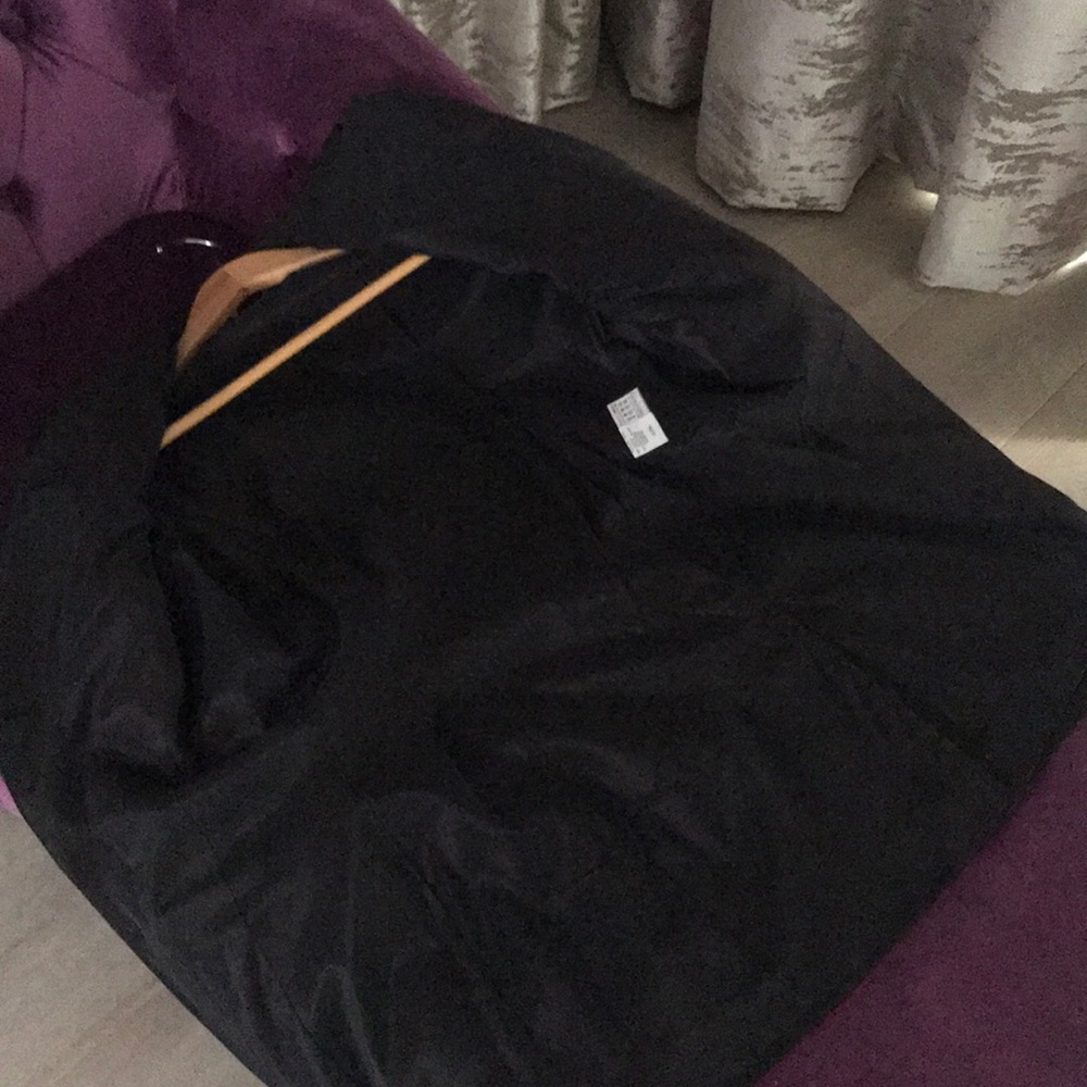 A jacket - Picture 3 of 4